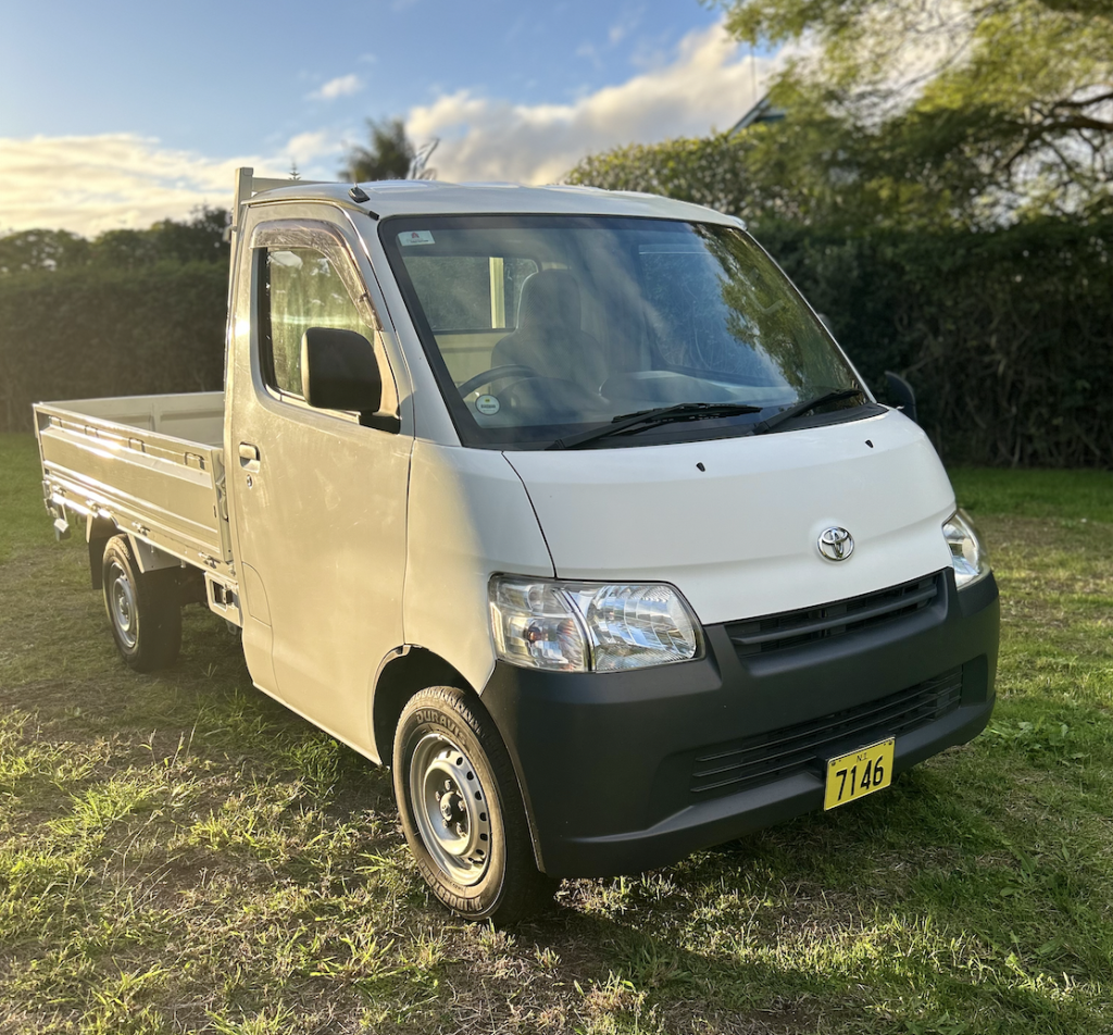 NIHH Car Hire Norfolk Island, Truck Light